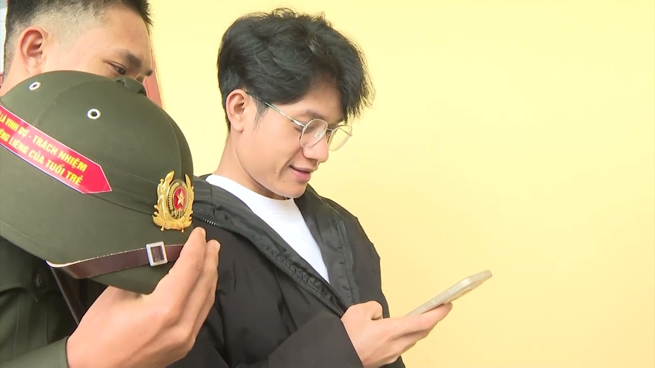 THANH NIEN KIM DIEN HANG HAI LEN DUONG NHAP NGU