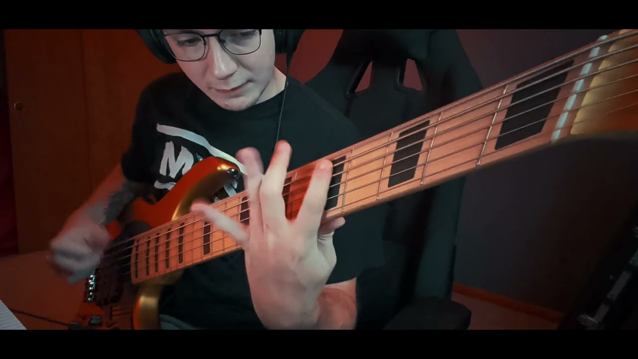 My thumb has blisters but I dont care (Metal Thumping Riff) Dingwall NG3
