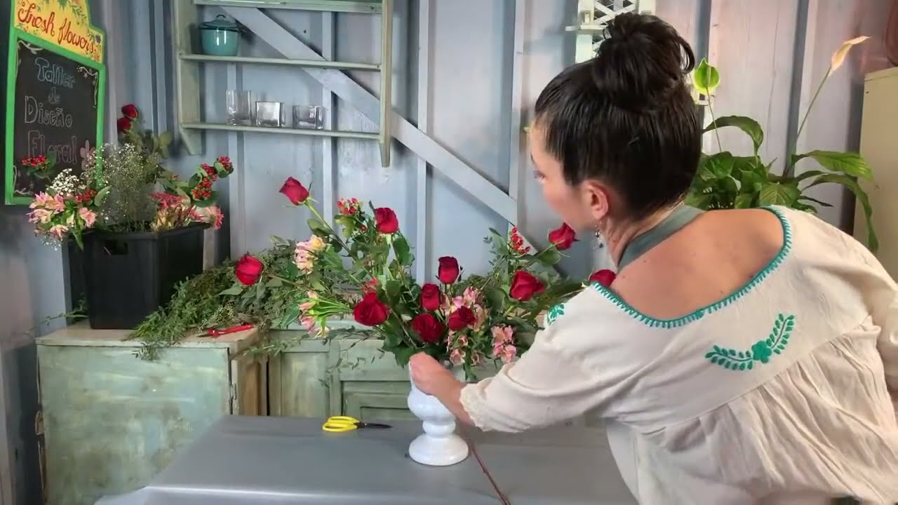 Como hacer un arreglo floral con rosas rojas