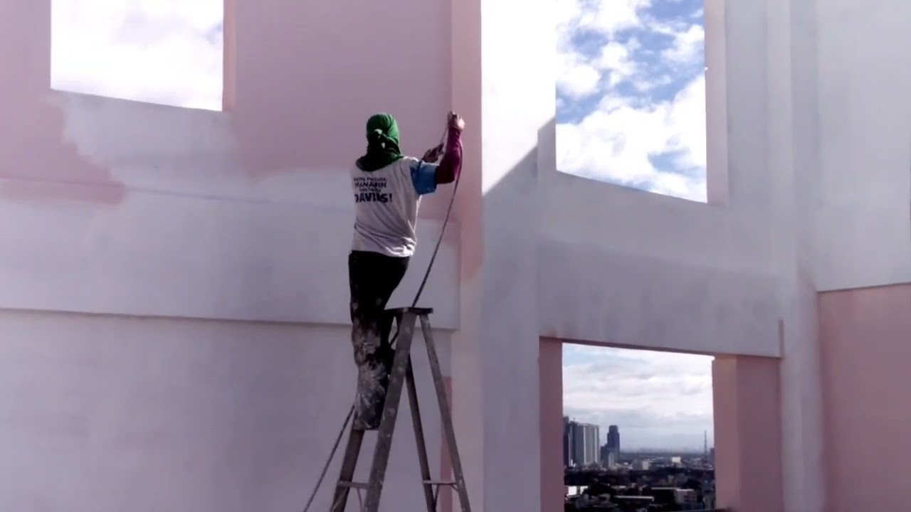 Airless paint spraying with gun tip extension