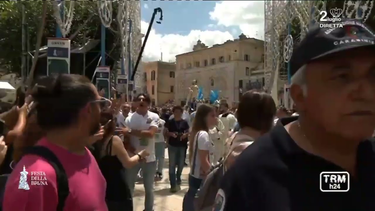 Il passaggio della Madonna della Bruna in Piazza Vittorio Veneto