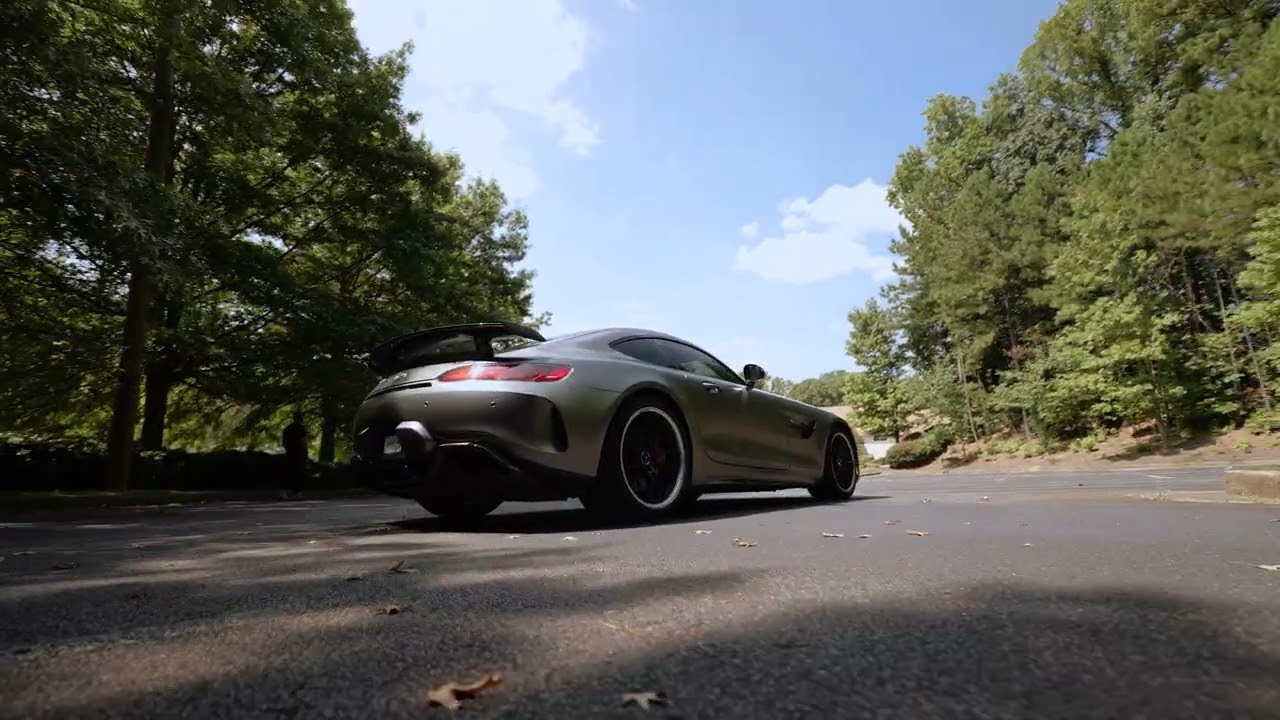 TEASER MERCEDES AMG GTR