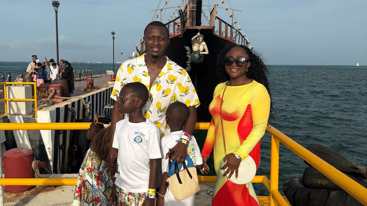 🌴⚔️ Jolly Roger Pirate Show in Cancun! Family Fun on the High Seas! 🏴‍☠️✨