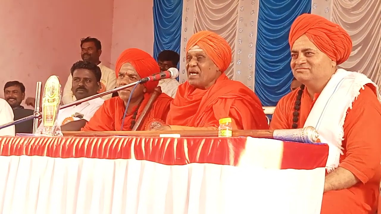 ಜೀ ವಿರಾಪೂರ ಗ್ರಾಮದ ಶ್ರೀ ದುರ್ಗಾದೇವಿಯ ಜಾತ್ರಿಯ ಕಾರ್ಯಕ್ರಮದಲ್ಲಿ ಶ್ರೀ ಜಗದ್ಗುರುಗಳ ಆಶೀರ್ವಚನ ಜರಗಿತು 🙏🙏