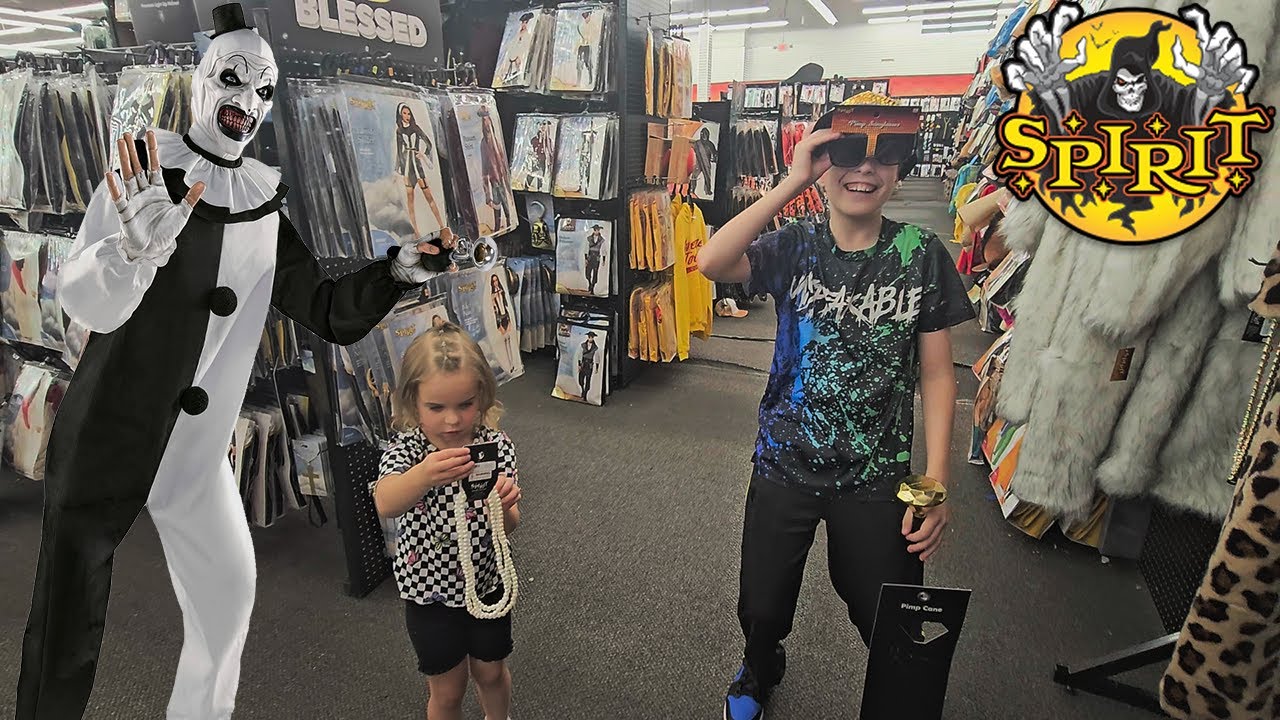New 2024 Spirit Halloween Store Walkthrough with Ellie!