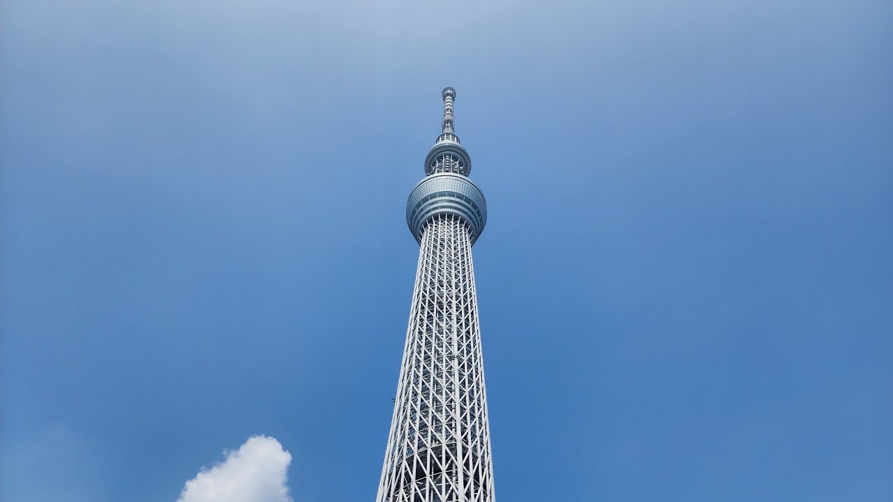 Токийская телебашня SkyTree, Токио, Япония — лифты Toshiba со скоростью 2000 футов в минуту, живо...