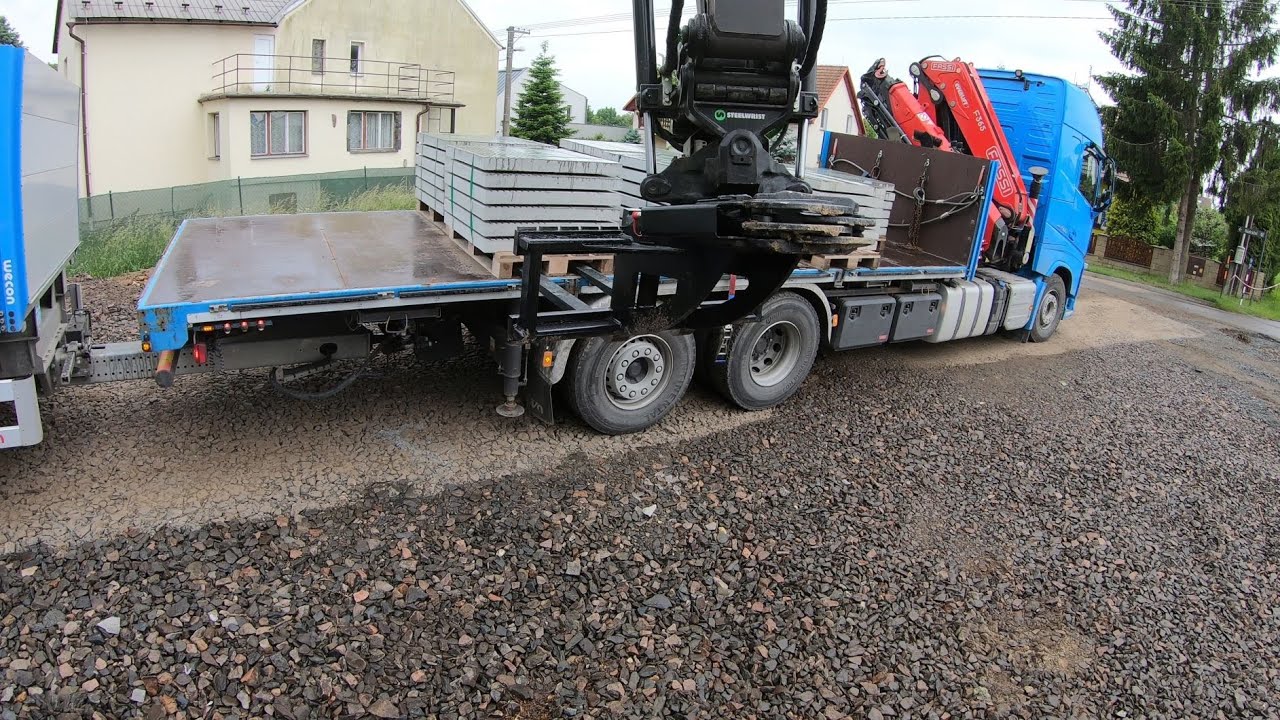 Skládání materiálu Paletizačními Vidlemi pro Novou zastávku / Volvo EW 160E / 4K
