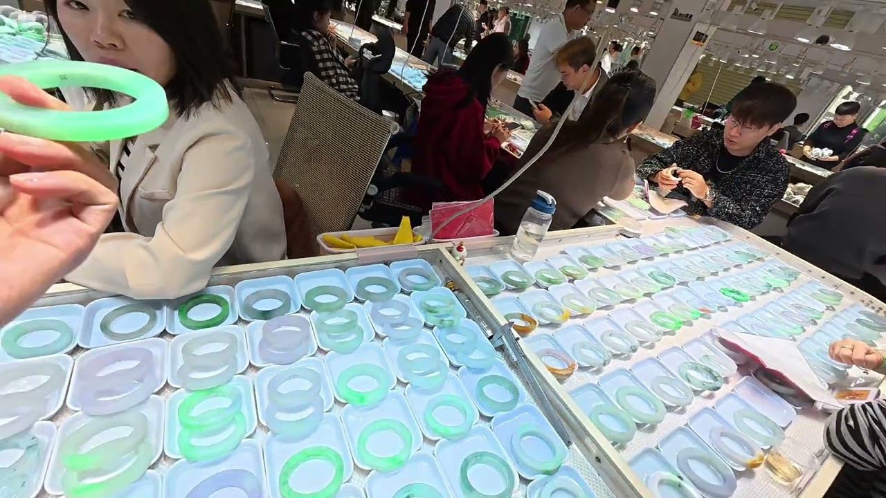 预算10万在平洲能买到什么样的翡翠手镯