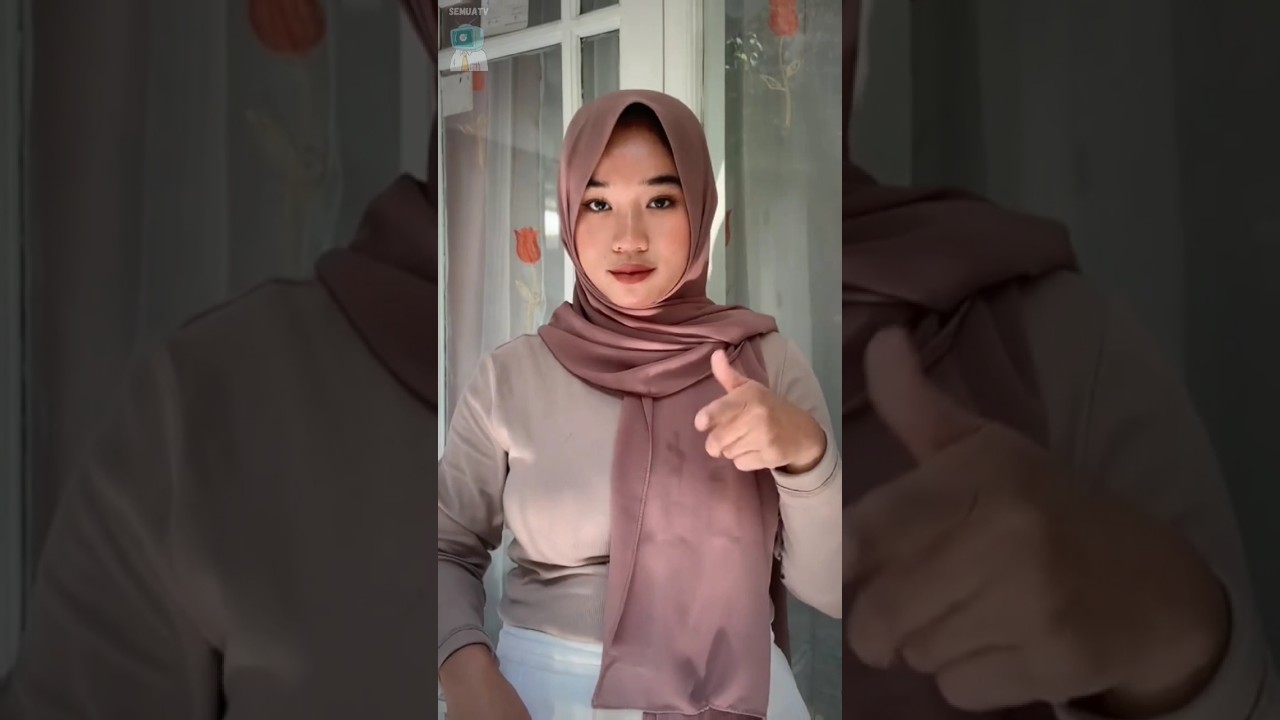 pemersatu bangsa wanita hijab cantik &bull;|| baju coklat emang manis !