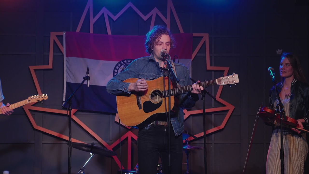 Forrest McCurren - Heavy Old Hearts (Live)