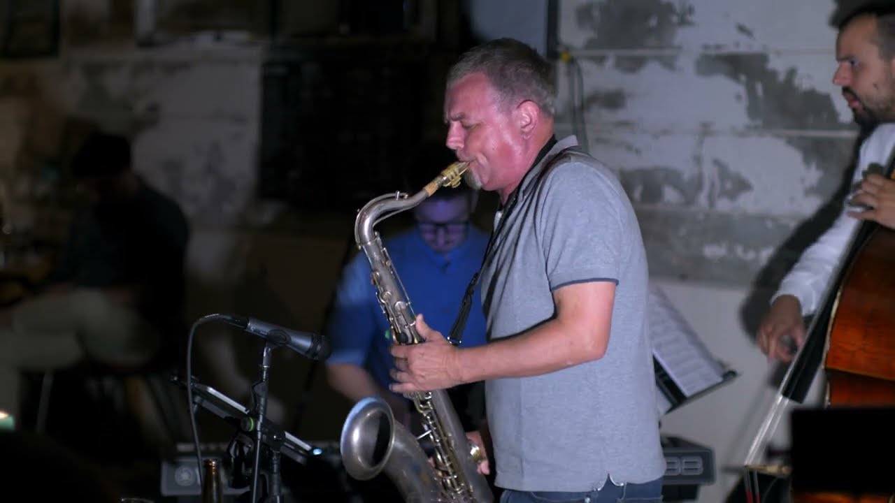 Miro Kadoić  quartet - One Finger Snap