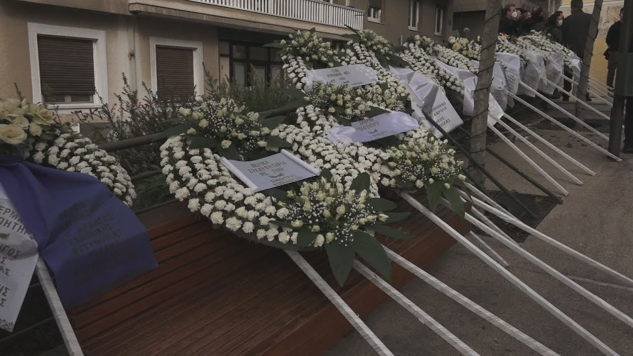 Η Ελλάδα αποχαιρετά τον Κάρολο Παπούλια