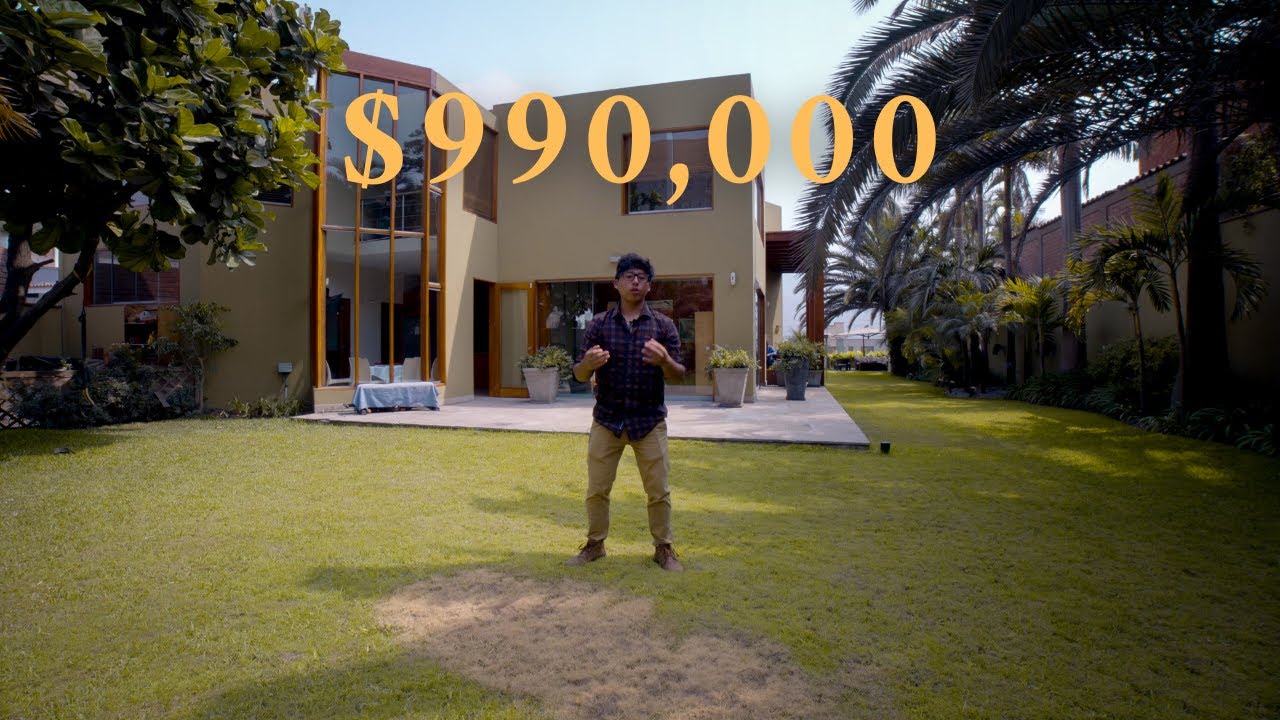 Recorriendo una casa llena de vegetación en La Molina de $990, 000 / Venta