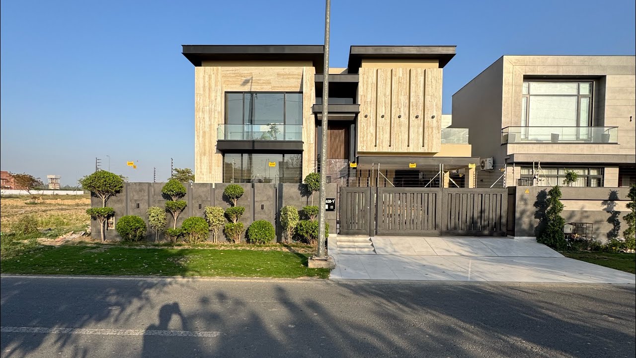 1 KANAL ULTRA MODREN DESIGN HOUSE FOR SALE IN DHA PHASE 7 Price 10.25 Crore call 📞 0307-6089887