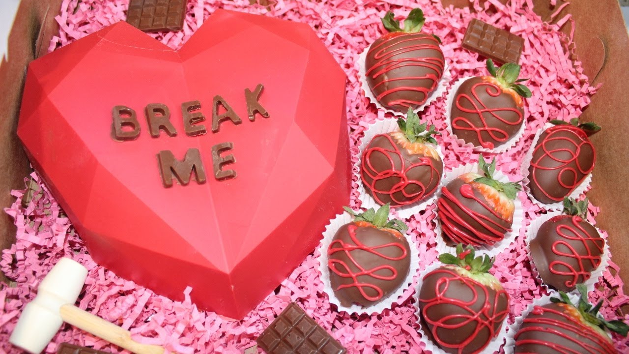 Valentine&rsquo;s Day Heart & Strawberries Box!