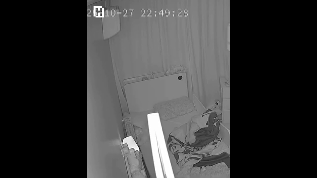 Depreme odada tek başına yakalanan &ccedil;ocuğunu kucaklayıp evden &ccedil;ıkardı