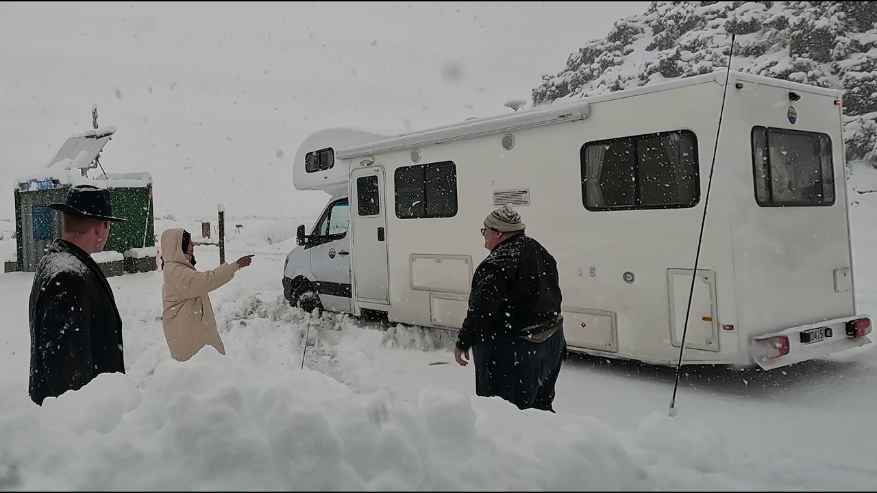 BREAKING NEWS: Heavy Snow in South Canterbury Causes Chaos