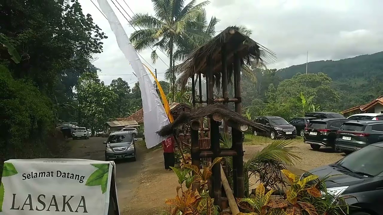 Situasi Minggu siang di area Surabi 