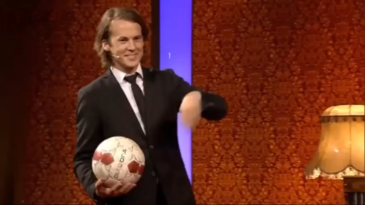 Ylvis - Lars Vaular's Football Quiz for Comedians - IKMY 10.10.2013 (Eng subs)