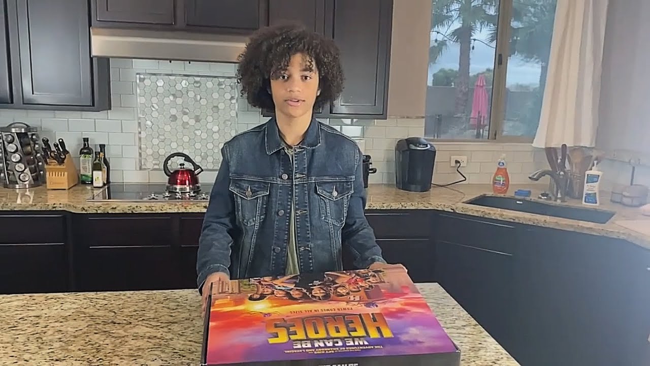 Lyon Daniels Showing What’s in the box | We Can be Heroes Movie Gift From Netflix