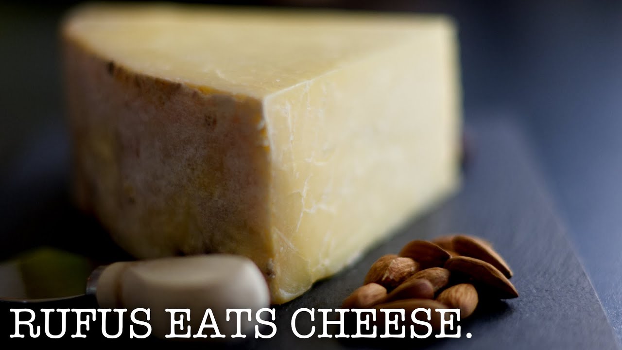 Eating 2 Year Old Cheddar Cheese - Quicke's Vintage Clothbound Cheddar Cheese Review