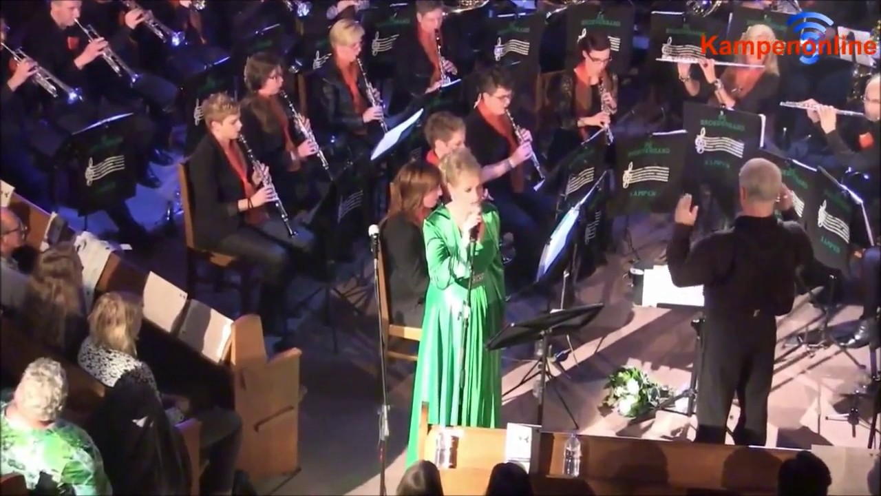 15  Land of Hope and Glory - zang: Lucy van der Weg, VoxFive en publiek (D.A. Dope)