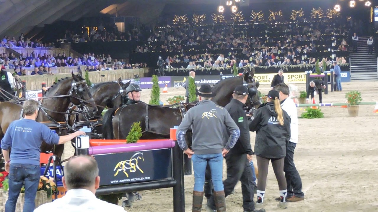 Benjamin Aillaud falls off carriage at Indoor Mechelen 2018