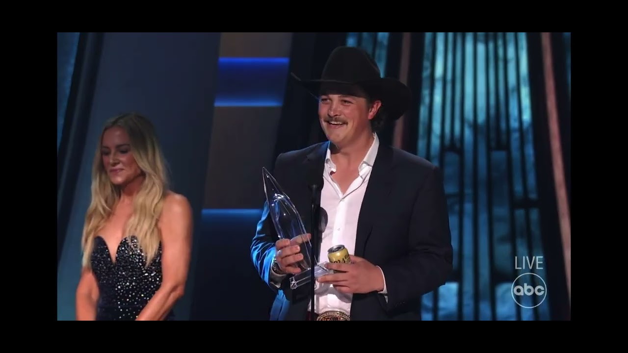 2025 cma awards best new artist of the year award