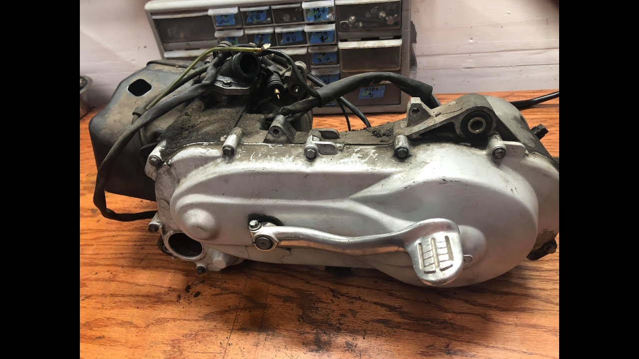TST Live - Piaggio 50cc / Vespa ET2 engine teardown