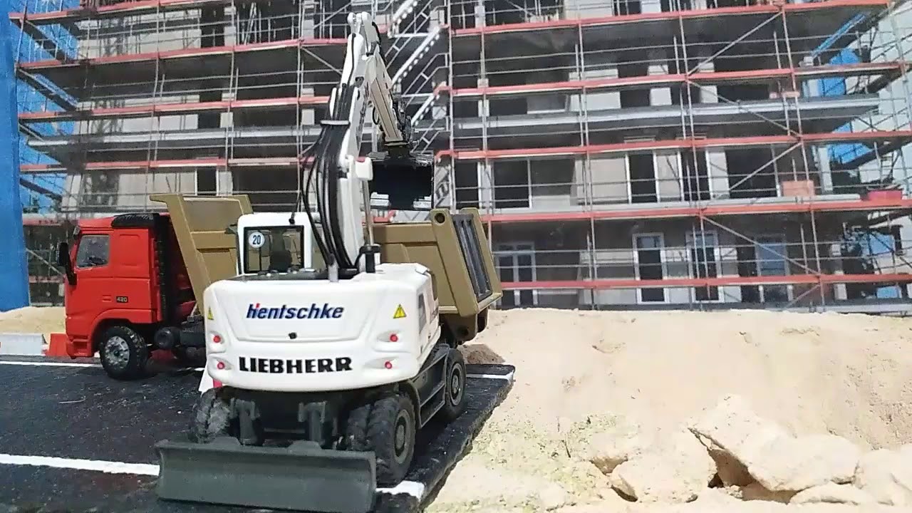 Stop Motion Diorama 1/50 . Liebherr A918 Compact litronic cargando volquetes//loading dumpers Volvo