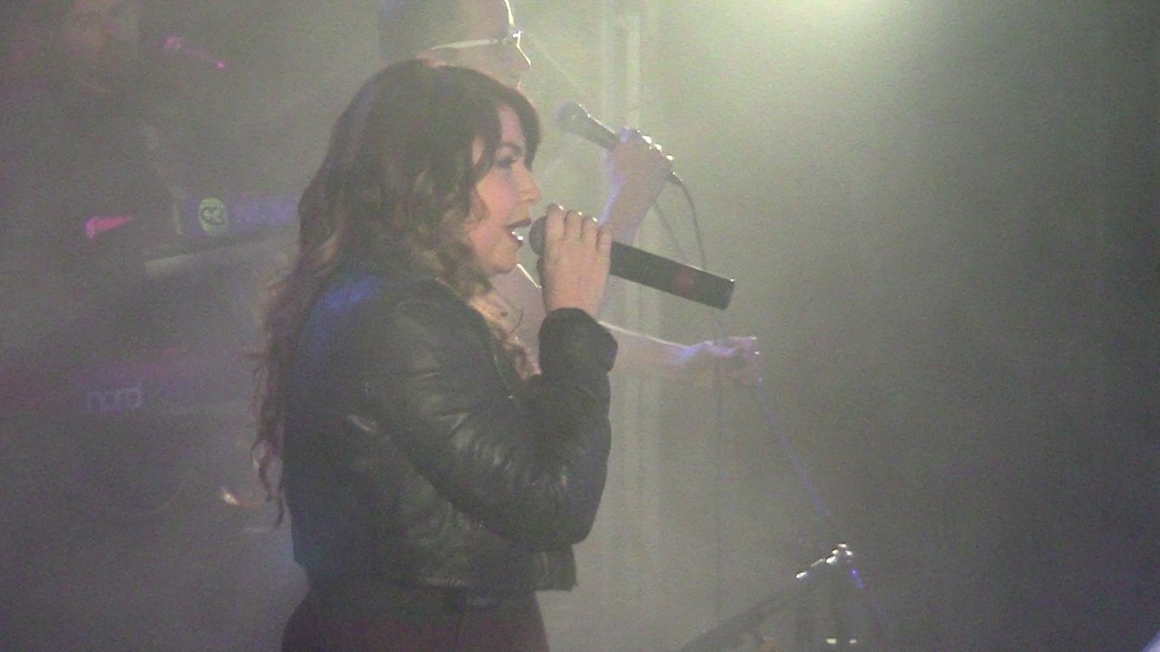 CRISTINA D'AVENA LIVE SAILOR MOON