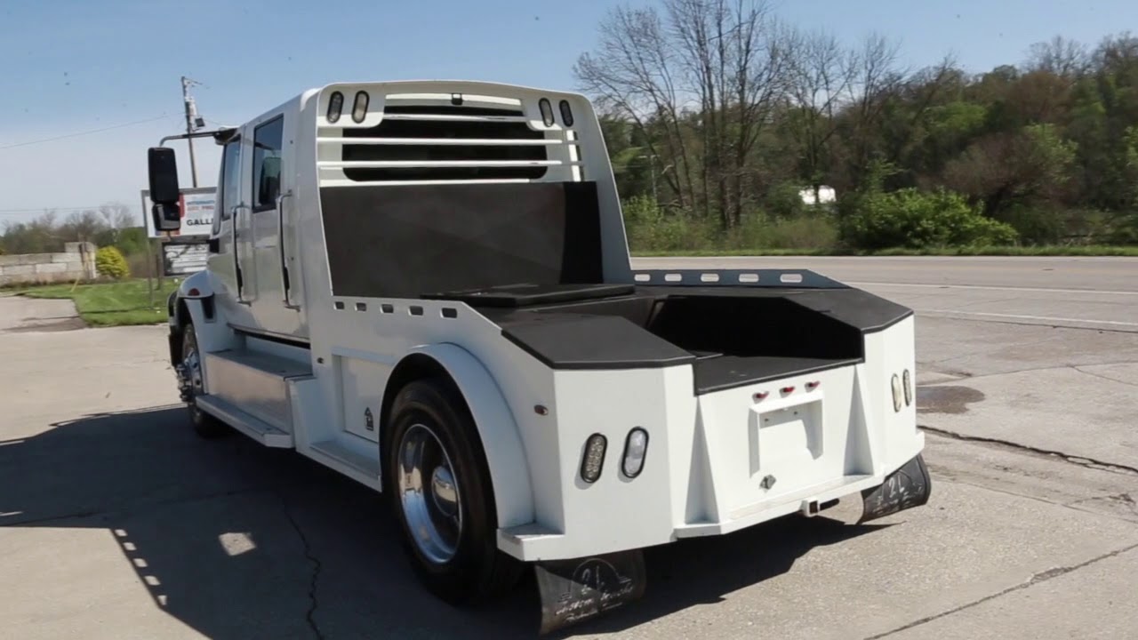 2008 4400 International Hauler Truck