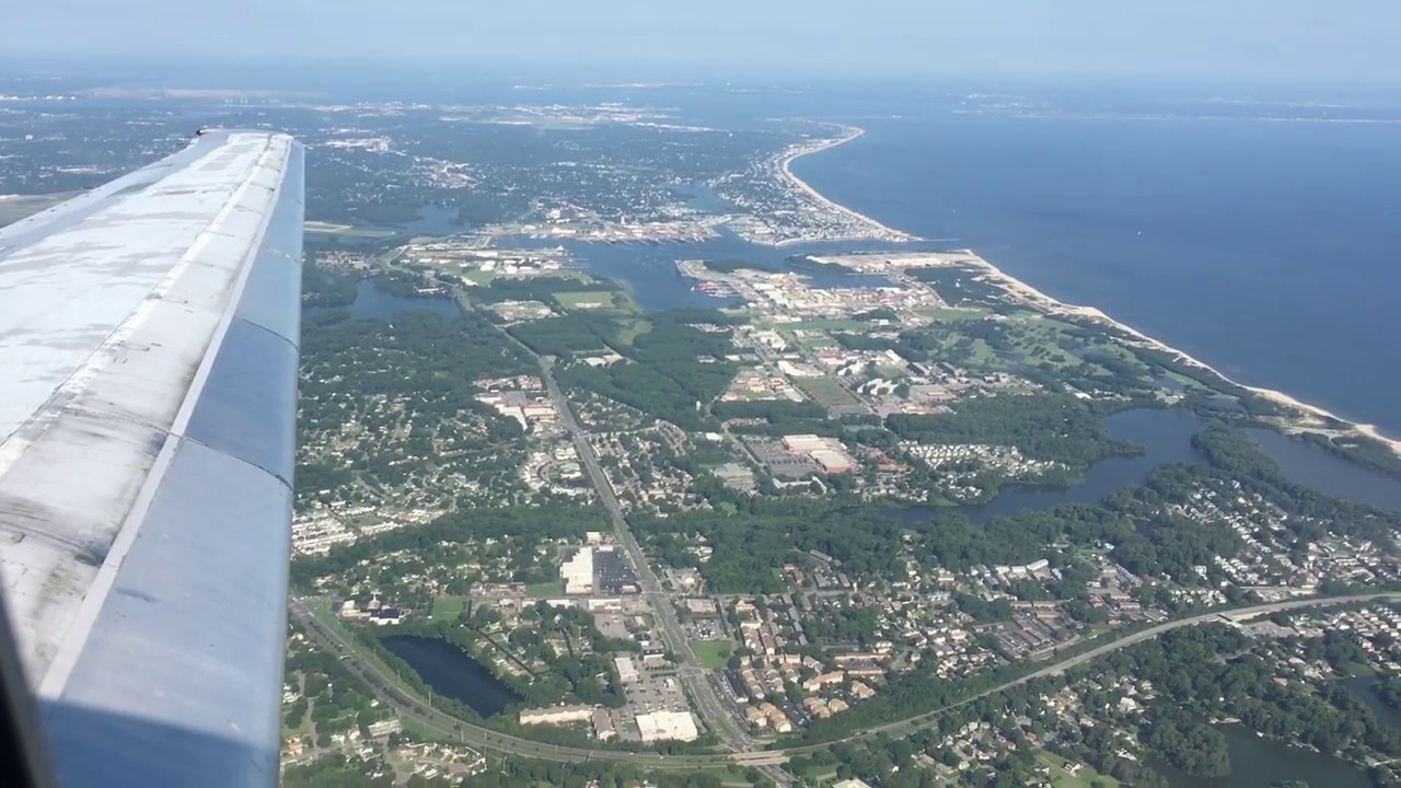 Landing at Norfolk International Airport - Delta Airlines - MD-88