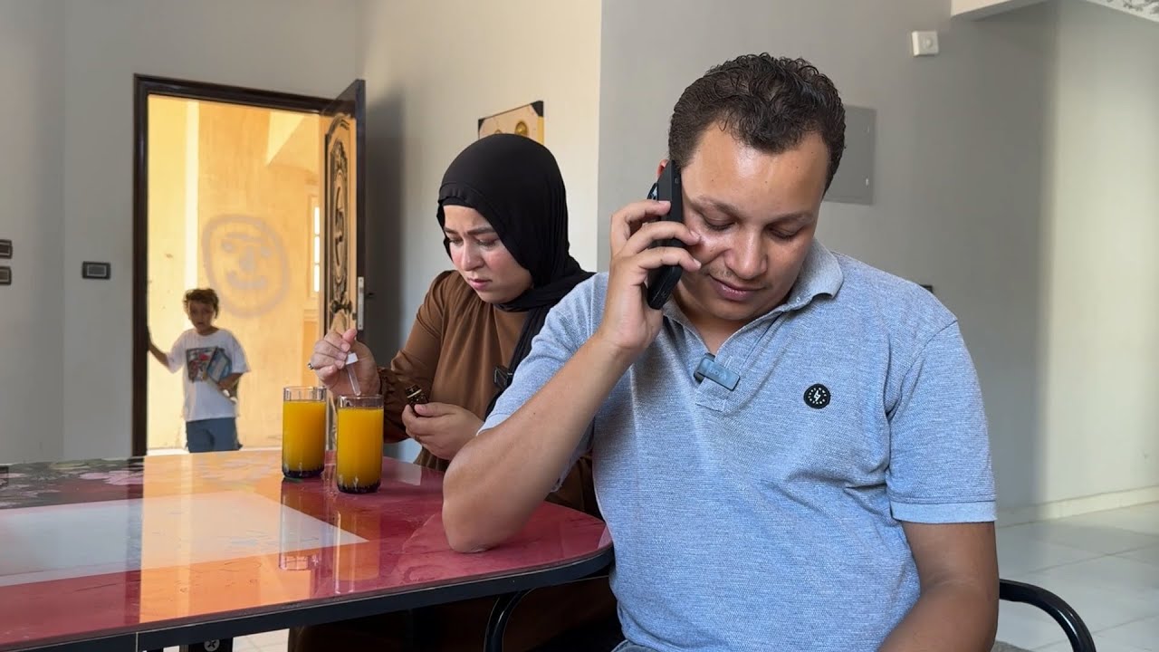 شاف مرات ابوه بتحطله حاجه فى العصير فانظروا ماذا فعل