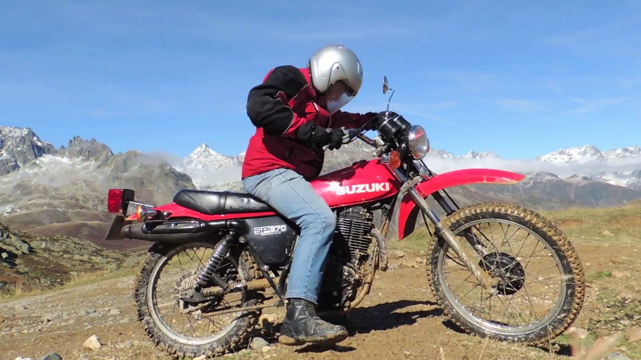 A 1978 Suzuki 370 SP breathing fresh air in the mountains and bare foot kick starting !