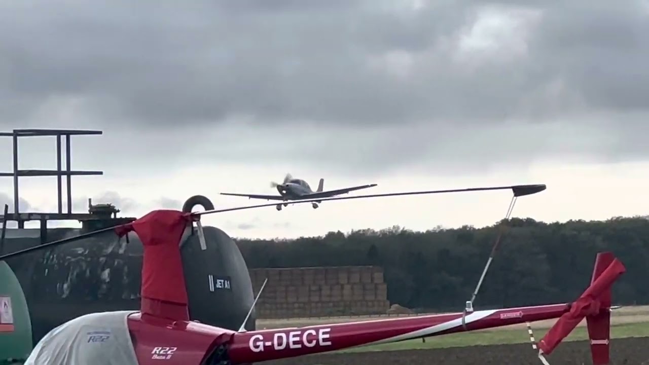 Cirrus SE22 taking off from a wet runway