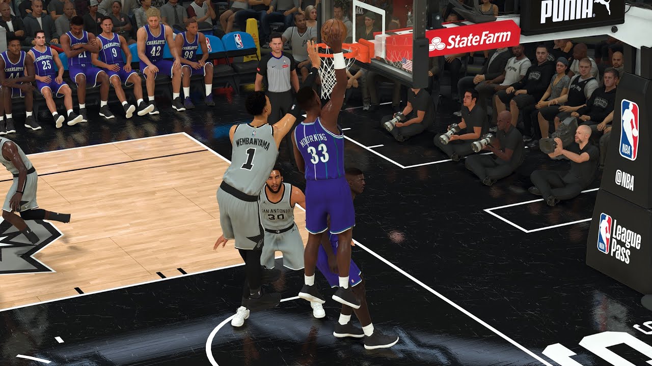 Alonzo Mourning and the 1993 Hornets in 2k26 play now online 