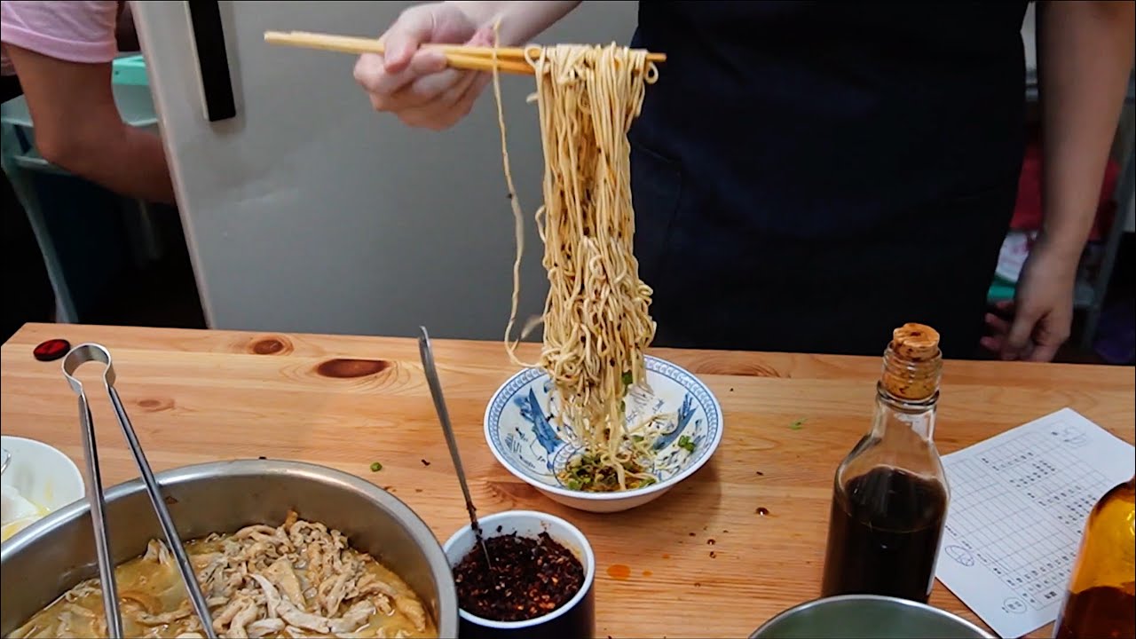 50 years old noodle shop in Taipei Xiaonanmen - Beancurd strips dried noodles with poached egg soup