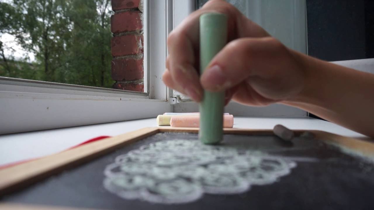 ASMR: blackboard and mild street sounds while raining