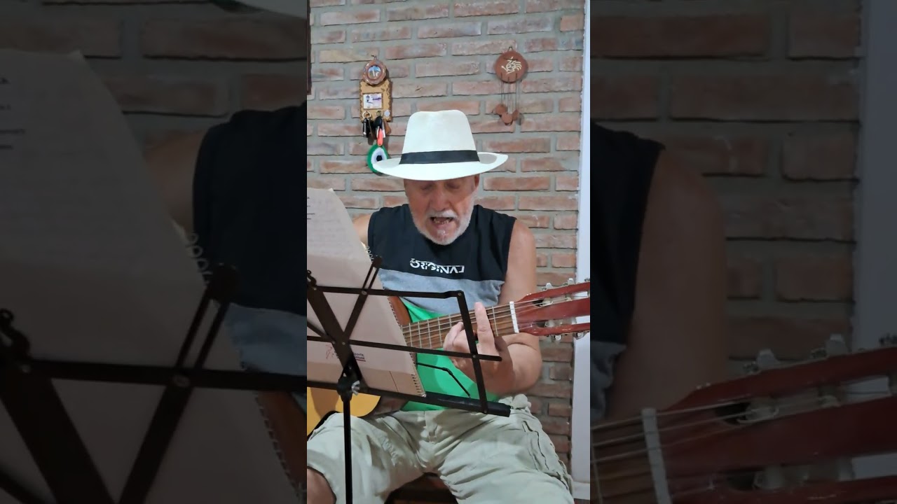 Coleccion del sombrero claro . Manu. Inconfundible.