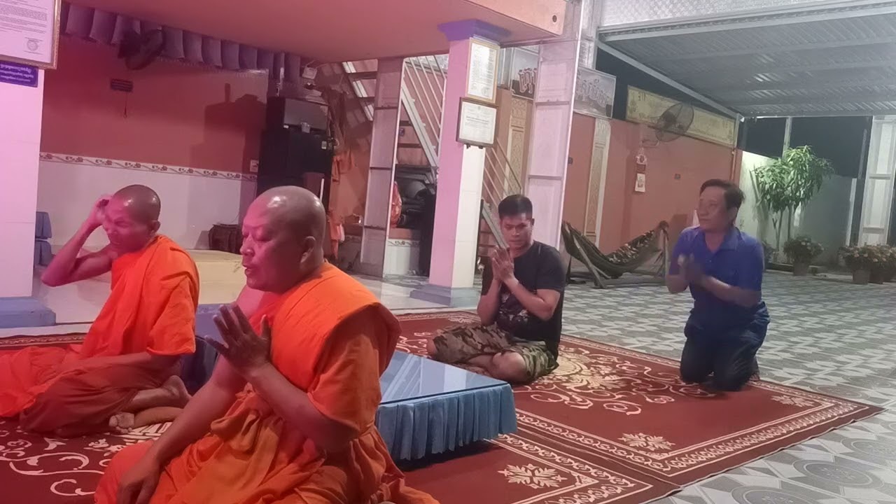 ព្រះសង្ខធើកិច្ចវត្តពេលល្ងាច#vlog #travel #쩐다 #cute #food #voiceeffects #automobile #colonelkkjϟ 