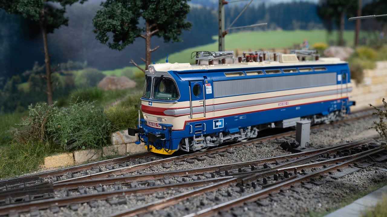 Piko BR 340 der ČD Cargo in H0, Spitzname Laminatka (51395)