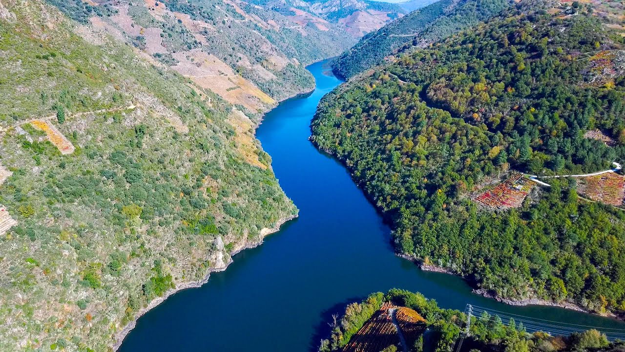 CAÑÓNS DO MAO E O SIL, na RIBEIRA SACRA, a vista de dron