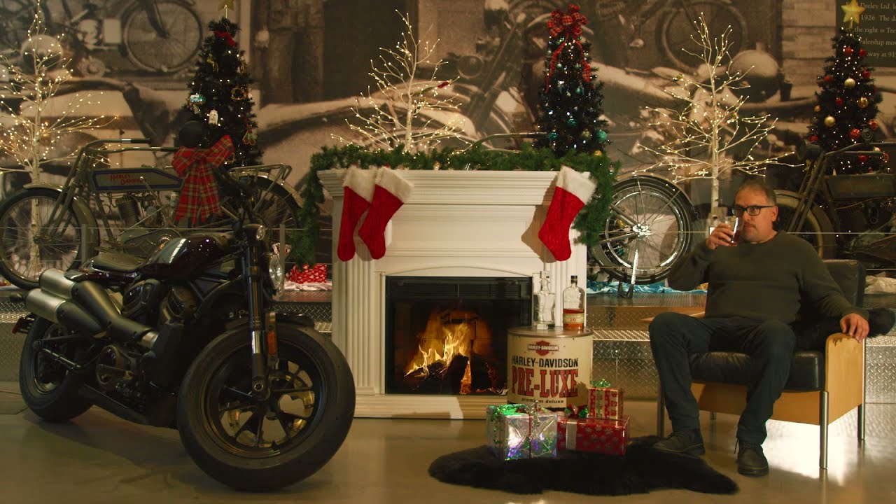 Jeff's Christmas Yule Log - Trev Deeley Motorcycles (4hr Version)