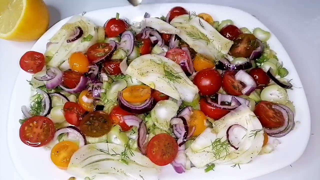 سلطة البسباس مع الطماطم والبصل صحية ومغذية