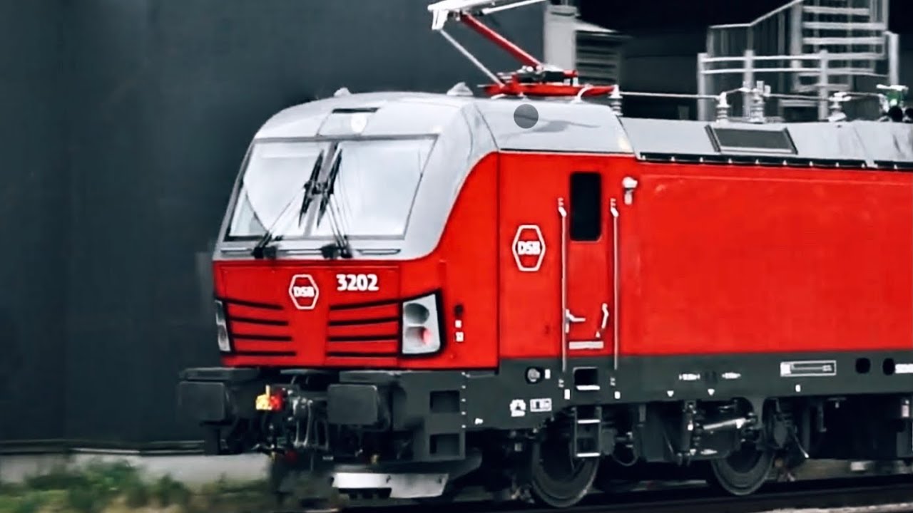 Togtur i tågen. DSB elektrisk lokomotiv, Tog, Nordhavn, Tåge, S tog, S-tog, Sort, train, copenhagen.