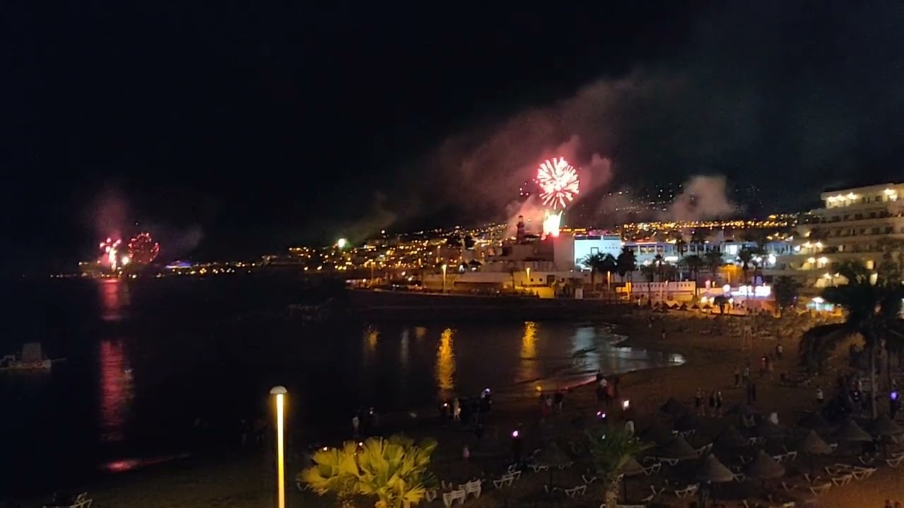 Puerto Colon La Pinta beach fireworks Tenerife New Year 2022