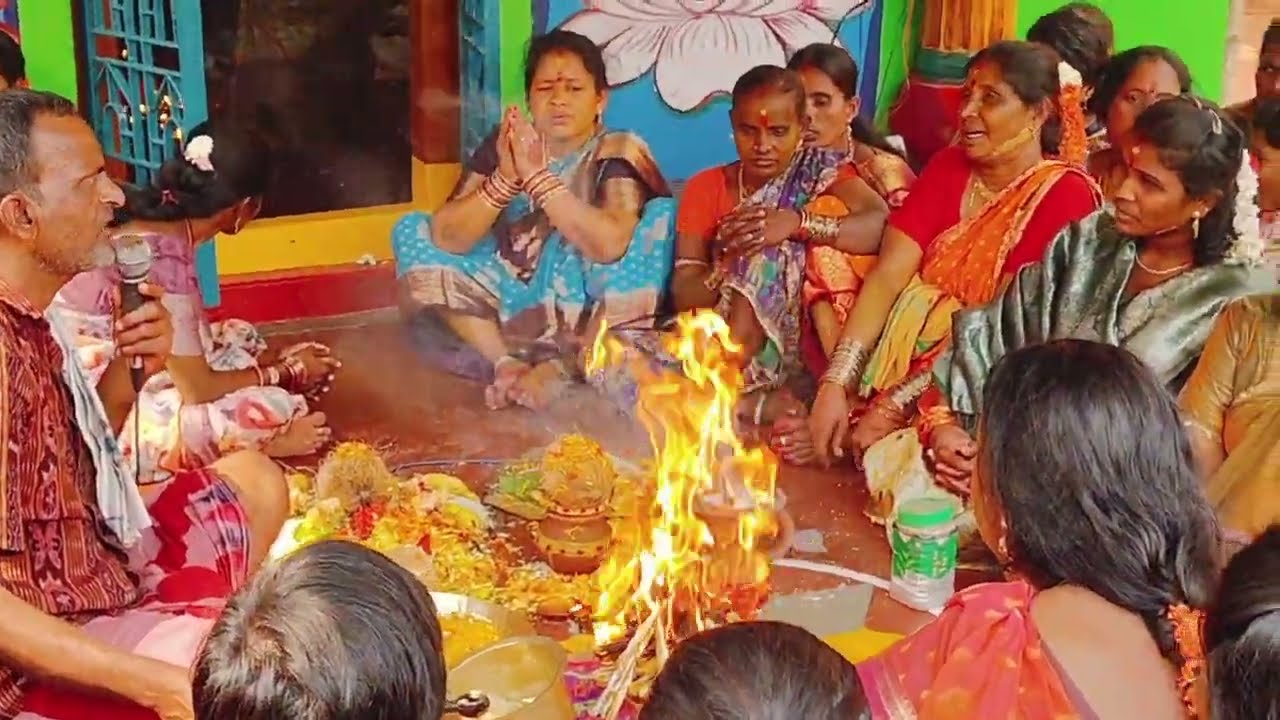 మన kotilingi లో సంతోషి మాత పూజ, ఉజ్జపన అందరూ కలిసి ఘనంగా చేశారు😊