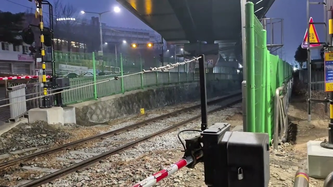 의정부발 대곡행 교외선 열차 경민대학교 앞 건널목 통과영상