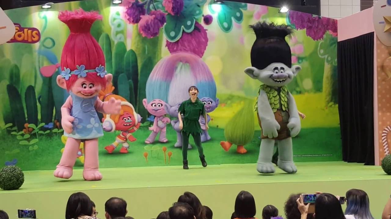 Dec 2016 Trolls the movie characters Live @takashimaya Singapore